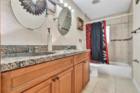 Propiedad comercial en venta en Coral Springs, Florida, 224.36 m2 № 2076417 - foto 13