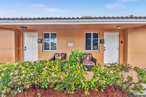 Propiedad comercial en venta en Coral Springs, Florida, 224.36 m2 № 2076417 - foto 8