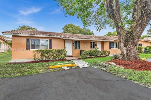 Propiedad comercial en venta en Coral Springs, Florida, 224.36 m2 № 2076417 - foto 2