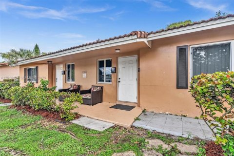 Propiedad comercial en venta en Coral Springs, Florida, 224.36 m2 № 2076417 - foto 14