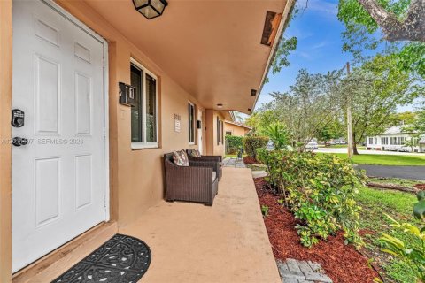 Propiedad comercial en venta en Coral Springs, Florida, 224.36 m2 № 2076417 - foto 4
