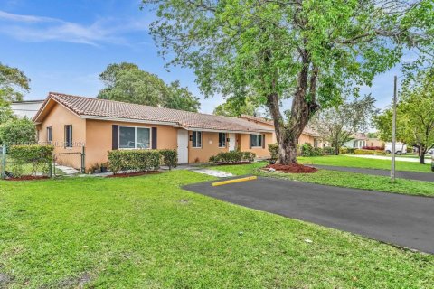 Propiedad comercial en venta en Coral Springs, Florida, 224.36 m2 № 2076417 - foto 15