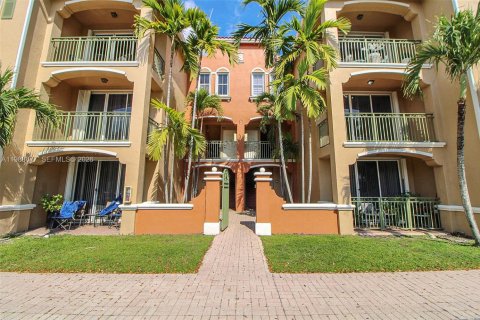 Copropriété à vendre à Doral, Floride: 3 chambres, 119.1 m2 № 2050509 - photo 1