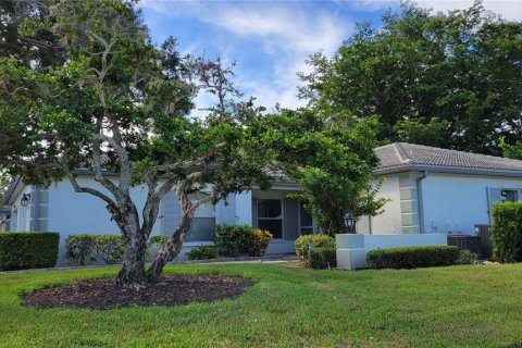 Villa ou maison à louer à Sarasota, Floride: 2 chambres, 125.51 m2 № 1805699 - photo 1