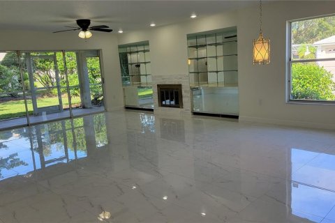 Villa ou maison à louer à Sarasota, Floride: 2 chambres, 125.51 m2 № 1805699 - photo 9