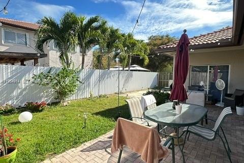 House in Miami, Florida 4 bedrooms, 167.6 sq.m. № 2009303 - photo 19