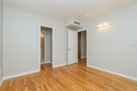 Casa en venta en Tampa, Florida, 2 dormitorios, 169.45 m2 № 1876867 - foto 17