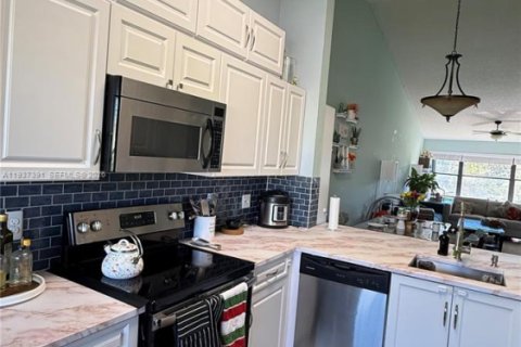 Copropriété à louer à Lake Worth, Floride: 2 chambres, 110.18 m2 № 1995308 - photo 2