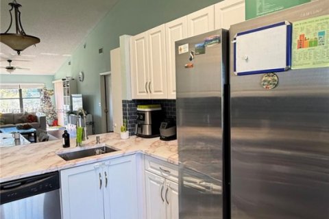 Copropriété à louer à Lake Worth, Floride: 2 chambres, 110.18 m2 № 1995308 - photo 3