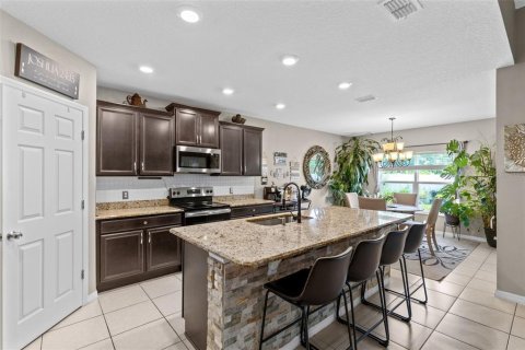 House in Kissimmee, Florida 4 bedrooms, 225.2 sq.m. № 2315037 - photo 7