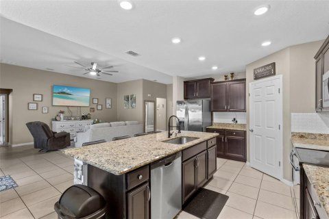 House in Kissimmee, Florida 4 bedrooms, 225.2 sq.m. № 2315037 - photo 5