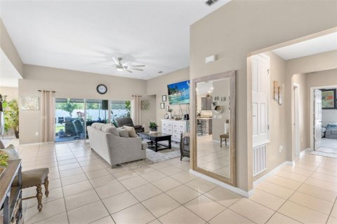 House in Kissimmee, Florida 4 bedrooms, 225.2 sq.m. № 2315037 - photo 3