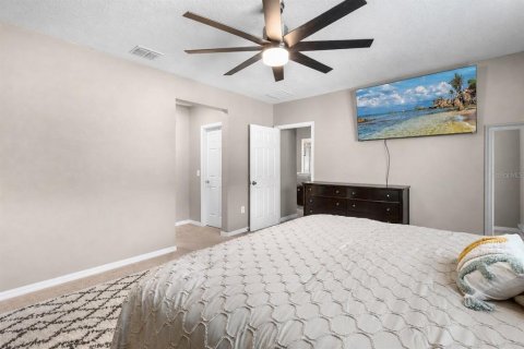 House in Kissimmee, Florida 4 bedrooms, 225.2 sq.m. № 2315037 - photo 11