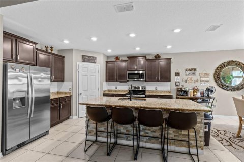 House in Kissimmee, Florida 4 bedrooms, 225.2 sq.m. № 2315037 - photo 6
