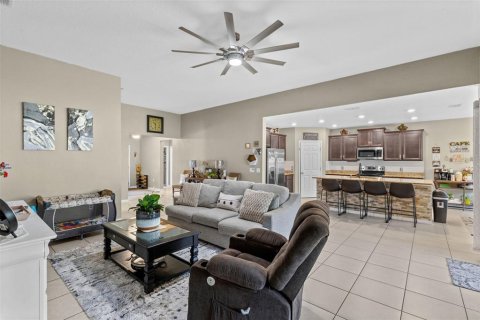 House in Kissimmee, Florida 4 bedrooms, 225.2 sq.m. № 2315037 - photo 9