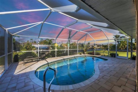 House in Port Charlotte, Florida 3 bedrooms, 142.33 sq.m. № 1434000 - photo 8
