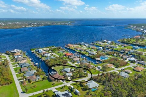 House in Port Charlotte, Florida 3 bedrooms, 142.33 sq.m. № 1434000 - photo 2
