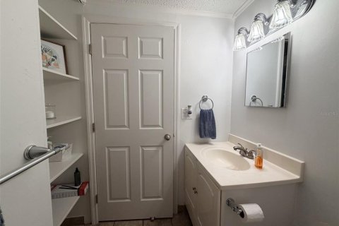 Condo in Gainesville, Florida, 1 bedroom  № 2212109 - photo 14