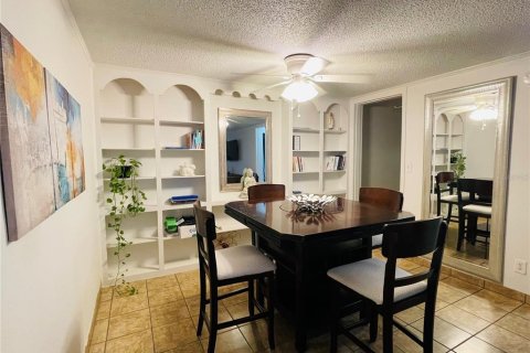 Condo in Gainesville, Florida, 1 bedroom  № 2212109 - photo 3