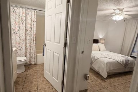 Condo in Gainesville, Florida, 1 bedroom  № 2212109 - photo 9