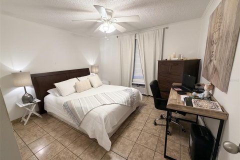 Condo in Gainesville, Florida, 1 bedroom  № 2212109 - photo 10