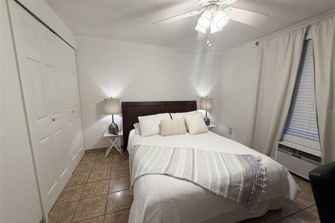 Condo in Gainesville, Florida, 1 bedroom  № 2212109 - photo 7