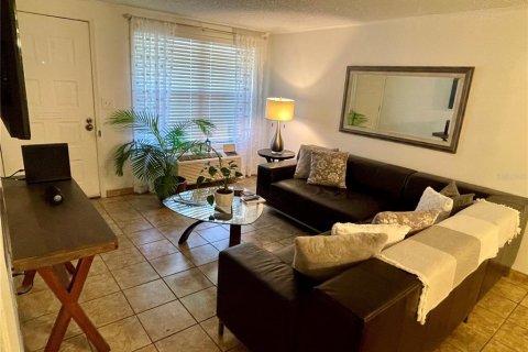 Condo in Gainesville, Florida, 1 bedroom  № 2212109 - photo 2