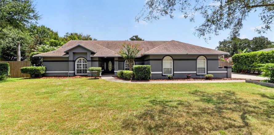 House in Lakeland, Florida 4 bedrooms, 293.48 sq.m. № 2209568