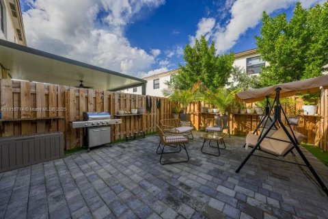 Снять в аренду таунхаус в Хомстед, Флорида 3 спальни, 143.53м2, № 2082532 - фото 12