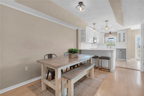 Купить таунхаус в Сент-Пит-Бич, Флорида 10 комнат, 136.75м2, № 2423934 - фото 16