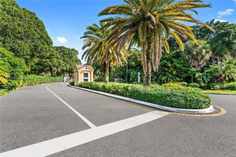 Condo in Oakland Park, Florida, 2 bedrooms № 1968333 - photo 26