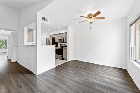 Condo in Oakland Park, Florida, 2 bedrooms № 1968333 - photo 3