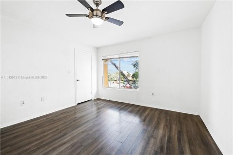 Condo in Oakland Park, Florida, 2 bedrooms № 1968333 - photo 15