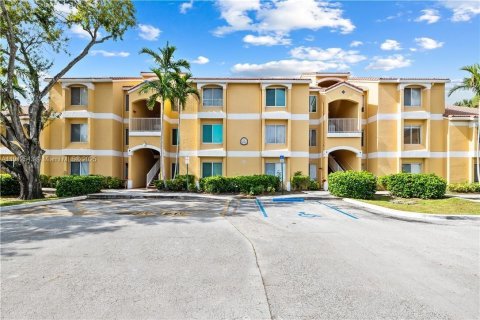 Condo in Oakland Park, Florida, 2 bedrooms № 1968333 - photo 1
