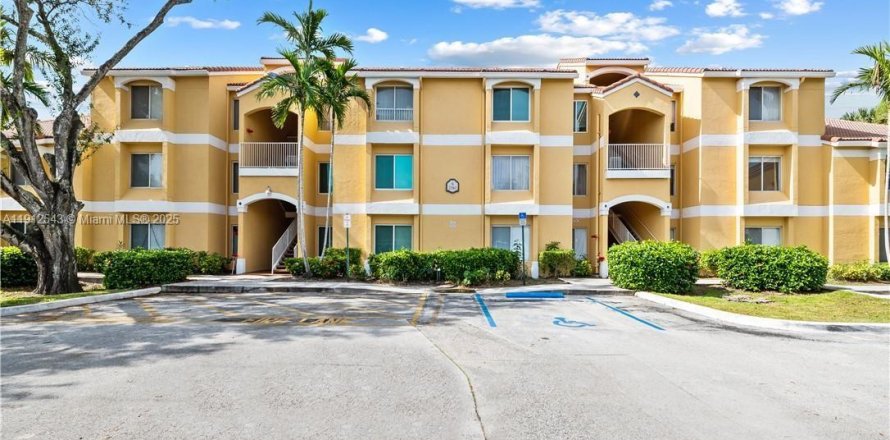 Condo in Oakland Park, Florida, 2 bedrooms № 1968333