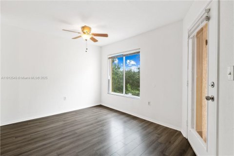 Condo in Oakland Park, Florida, 2 bedrooms № 1968333 - photo 8