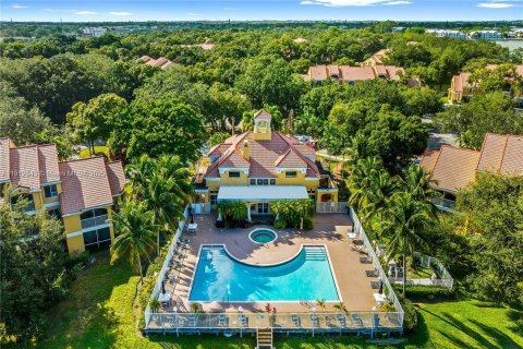 Condo in Oakland Park, Florida, 2 bedrooms № 1968333 - photo 22