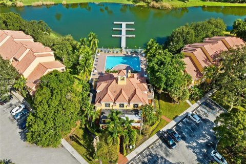 Condo in Oakland Park, Florida, 2 bedrooms № 1968333 - photo 23