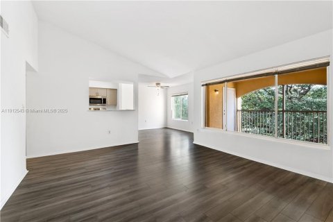 Condo in Oakland Park, Florida, 2 bedrooms № 1968333 - photo 2