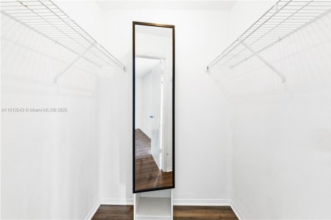 Condo in Oakland Park, Florida, 2 bedrooms № 1968333 - photo 16