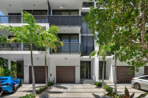 Touwnhouse à Bay Harbor Islands, Floride 4 chambres, 200.39 m2 № 2252430