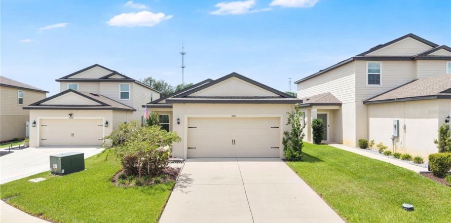 House in Brooksville, Florida 3 bedrooms, 162.3 sq.m. № 2324556