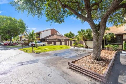 Townhouse in Miami, Florida 3 bedrooms, 130.43 sq.m. № 1867340 - photo 3