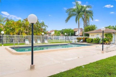Townhouse in Miami, Florida 3 bedrooms, 130.43 sq.m. № 1867340 - photo 4