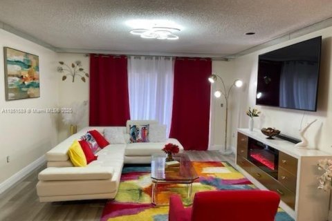 Townhouse in Miami, Florida 3 bedrooms, 130.43 sq.m. № 1867340 - photo 6