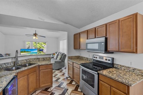 Casa en venta en Kissimmee, Florida, 4 dormitorios, 174.1 m2 № 1918590 - foto 15