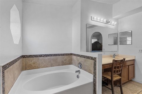 Casa en venta en Kissimmee, Florida, 4 dormitorios, 174.1 m2 № 1918590 - foto 11