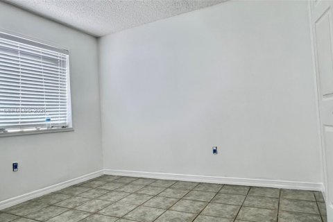 Condominio en alquiler en Miami, Florida, 3 dormitorios, 116.13 m2 № 2060858 - foto 7