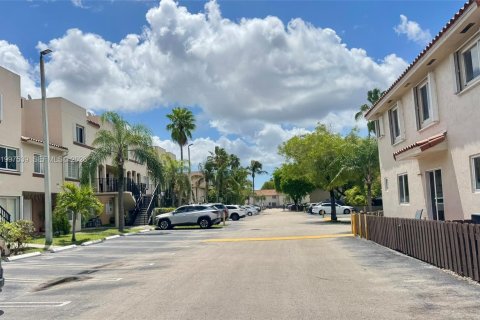 Condominio en alquiler en Miami, Florida, 3 dormitorios, 116.13 m2 № 2060858 - foto 12