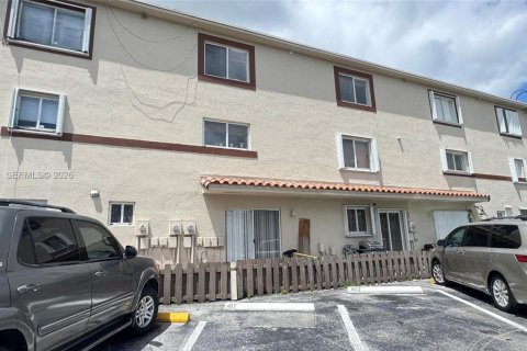 Condominio en alquiler en Miami, Florida, 3 dormitorios, 116.13 m2 № 2060858 - foto 11